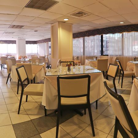 Hotel Faranda Express Soloy And Casino, A Member Of Radisson Individuals Панама Сити Екстериор снимка